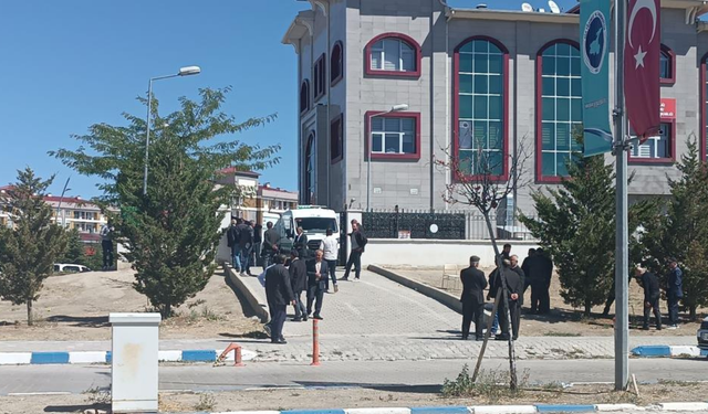 Van’da barış görüşmesi kana bulandı: Anne ve 2 oğlu öldürüldü