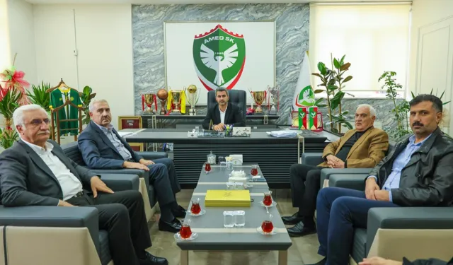 Nahit Eren’e AK Parti heyetinden hayırlı olsun ziyareti