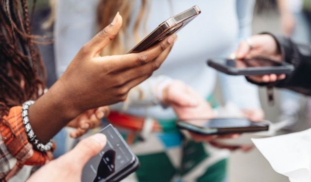 Düzenleme onaylandı: Sosyal medya için yaş sınırı 16