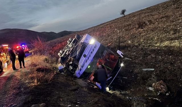 Elazığ otobüsü Afyon’da kaza yaptı: 2 ölü, 21 yaralı