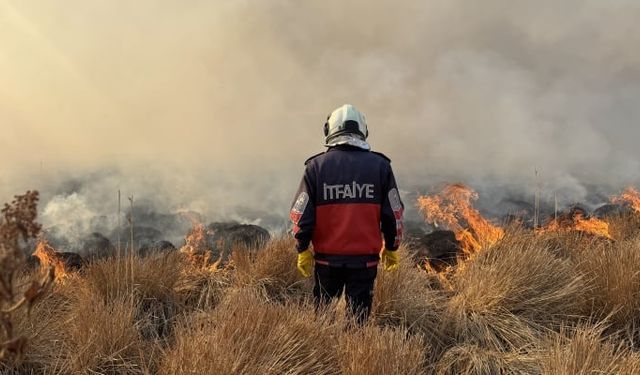Hakkari’de yangın alarmı: Nehil Sazlığı alev alev