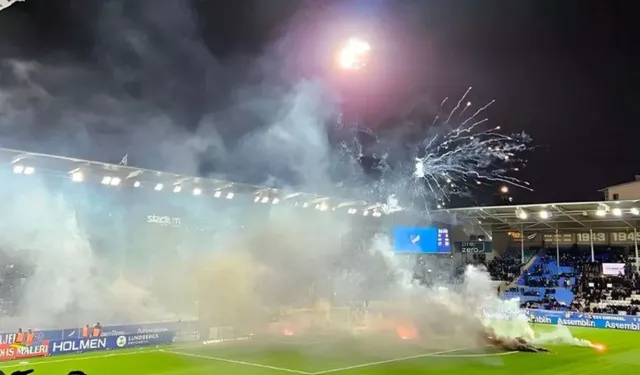 Küme düşen takımın taraftarları sahayı ateşe verdi