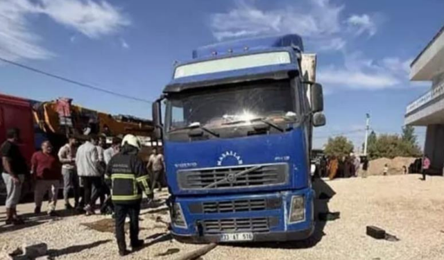 Mardin’de tır şoförü lastik değiştirirken ağır yaralandı