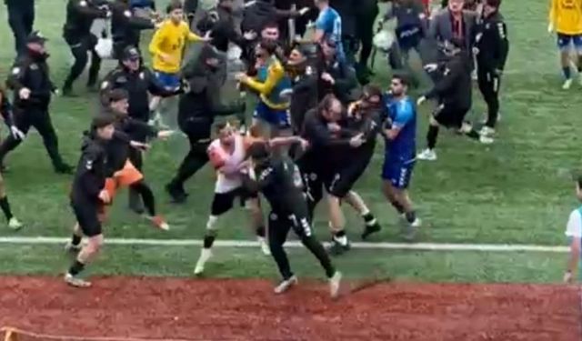 Futbol sahası ringe döndü: Hakem 24 kırmızı kart gösterdi