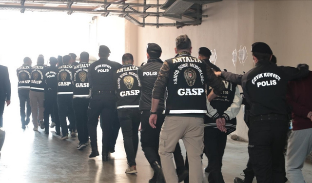 Sahte kadın profilleriyle dolandırıcılık çetesine operasyon