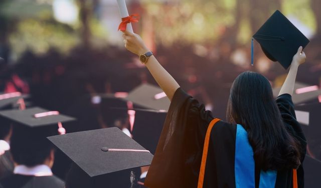 Üniversiteyi 3 yılda bitirme uygulaması gelecek yıl başlıyor