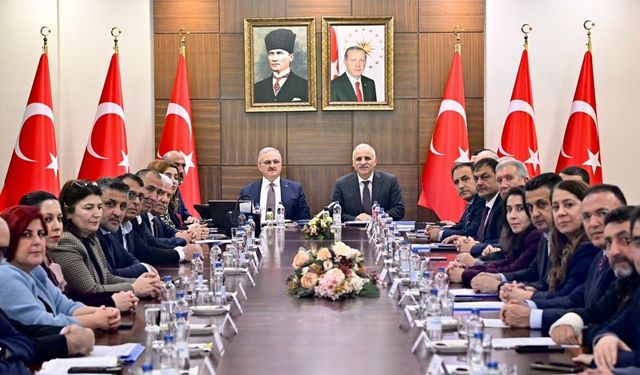 Bakan Yardımcısı Karaloğlu Diyarbakır'da temaslarda bulundu