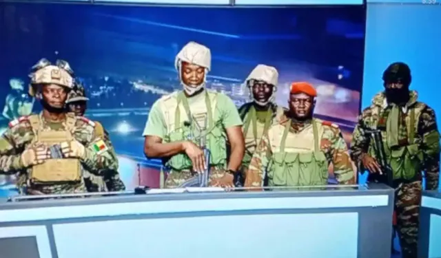 Asker yönetime el koydu: Hükümet feshedildi