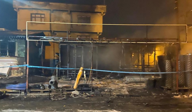 Diyarbakır’da hırdavat dükkanı küle döndü