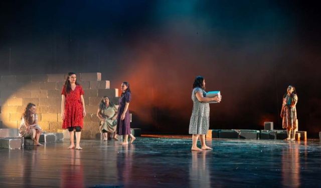 Diyarbakır'da Kürtçe tiyatro ödülleri sahiplerini buldu