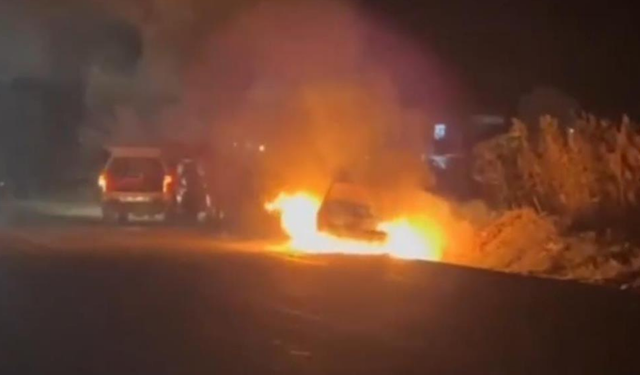 Şanlıurfa’da bir kişi seyir halindeyken durup, aracını yaktı