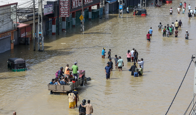 Sel ve toprak kaymalarında ölü sayısı 334’e yükseldi