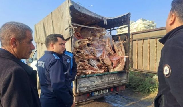 Şüpheli kamyonetten yaklaşık 2 ton bozuk et çıktı