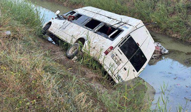 Tarım işçilerini taşıyan minibüs devrildi: 18 yaralı!