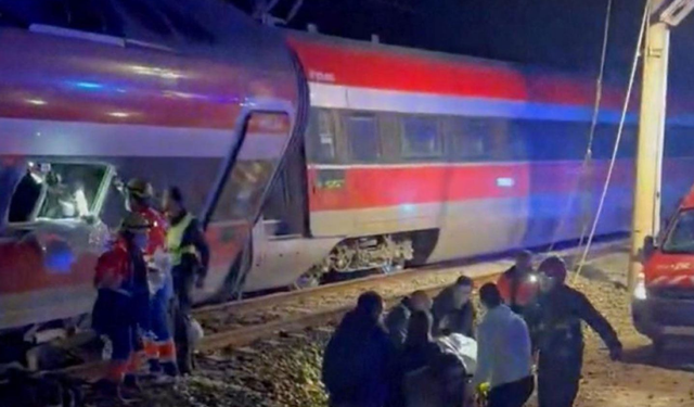 2 hızlı tren raydan çıktı: 21 ölü, 100 yaralı