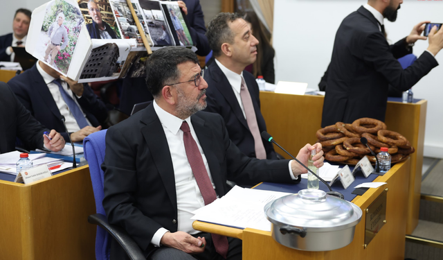 Meclis’te emekli tartışmasında tabutlu protesto