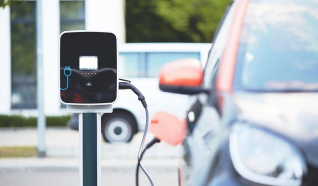 Otomotiv pazarında elektrikli araçlar benzinliyi geçti