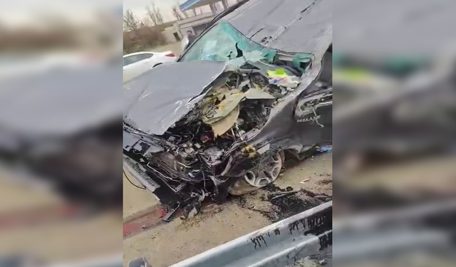 Diyarbakır’da pikap bariyerlere çarptı: 2 yaralı