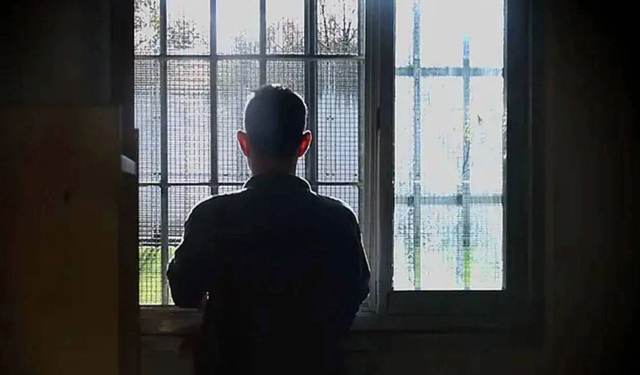 16 yaşındaki çocuk akranı tarafından bıçaklanarak öldürüldü