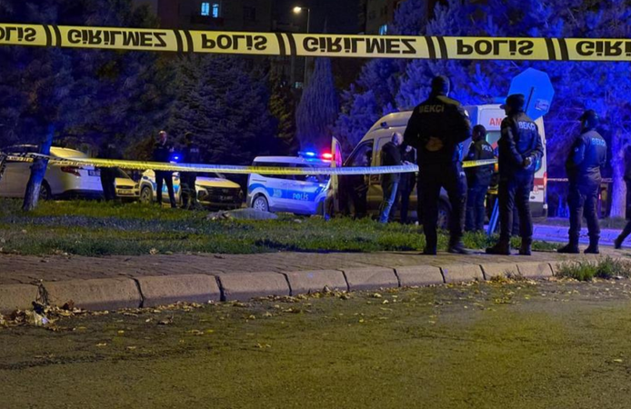 Boşanma aşamasındaki kadın sokak ortasında öldürüldü