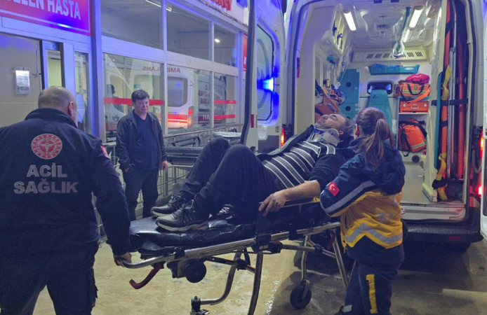 Fabrikaya işçi taşıyan minibüs kaza yaptı: 13 yaralı