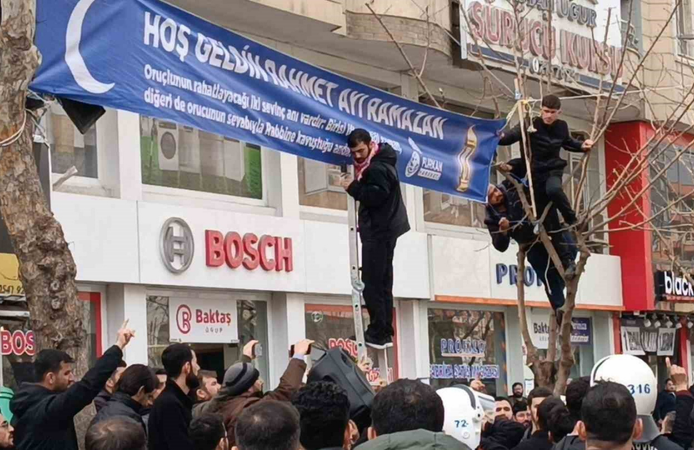 Batman’da pankart gerginliği: 5 gözaltı