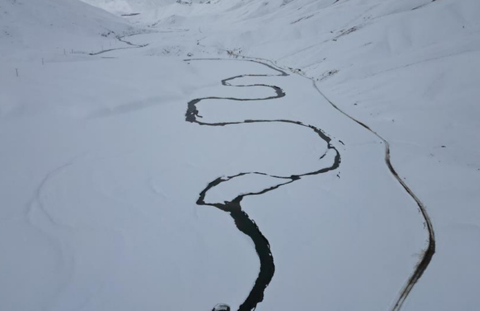Şırnak’ta buzla kaplı menderesler çözüldü