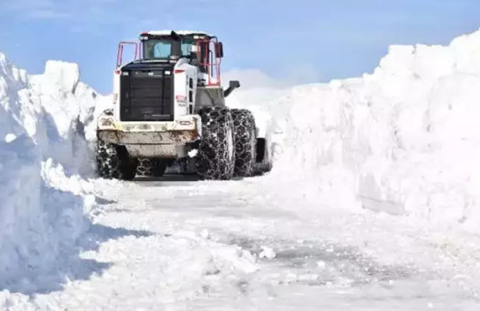Kar ve tipi ulaşımı vurdu: 3 ilde 83 yerleşim yerine ulaşım sağlanamıyor