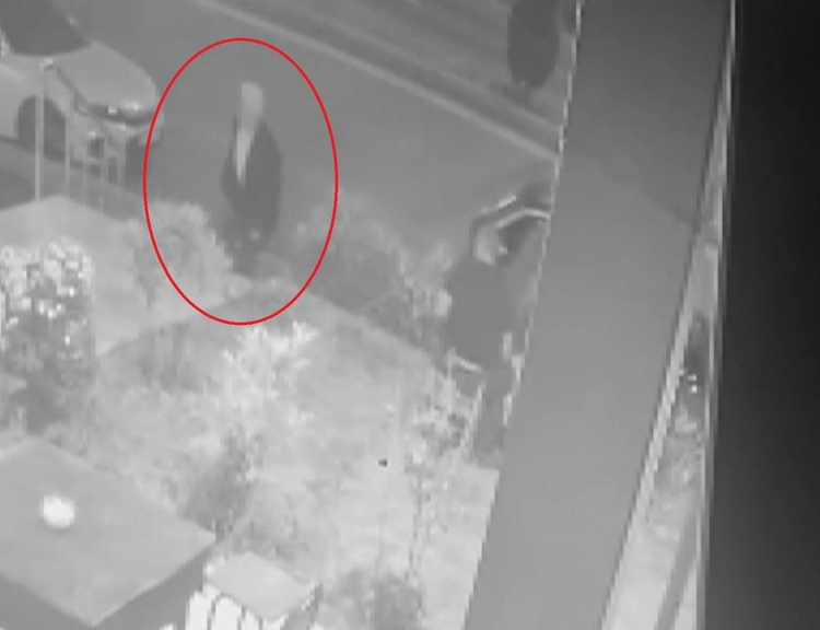 Diyarbakır'da silahlı çatışma: Yolda geçen genç vuruldu