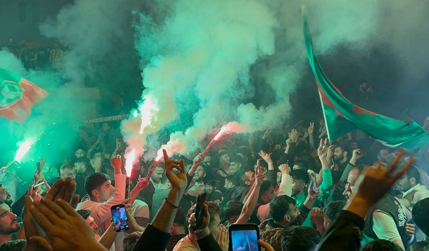 Amedspor'un zaferini halk kutladı