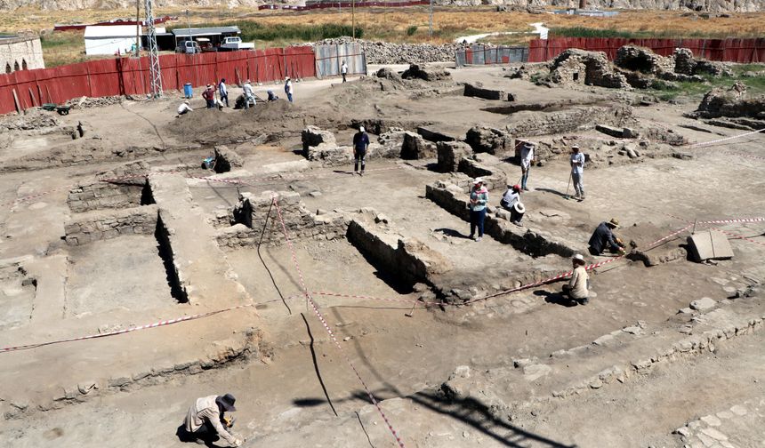 Osmanlı dönemine ait pazar yeri eski Van şehri'nde ortaya çıktı