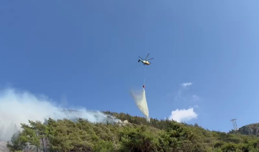 Hatay’da alevlerle mücadele havadan ve karadan sürüyor
