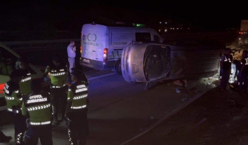 Antep’te lastiği patlayan minibüs takla attı: 2 ölü, 8 yaralı