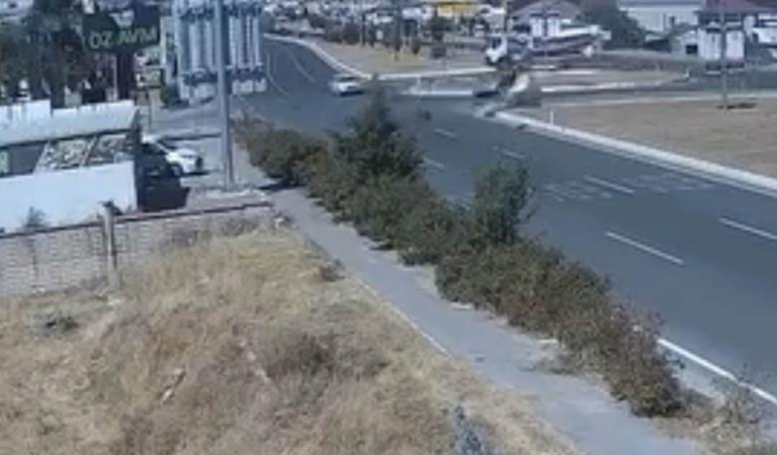 Elazığ’da otomobil motosiklete çarptı, 2 kişi yaralandı