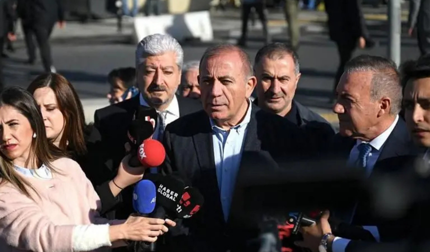 Gürsel Tekin, CHP İl Başkanlığı binasına girdi