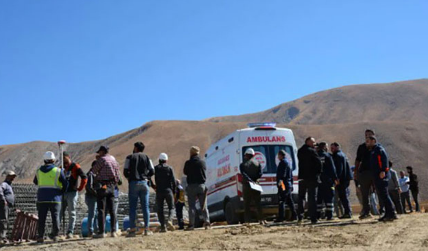 TOKİ inşaatında kalıp çöktü: 3 yaralı