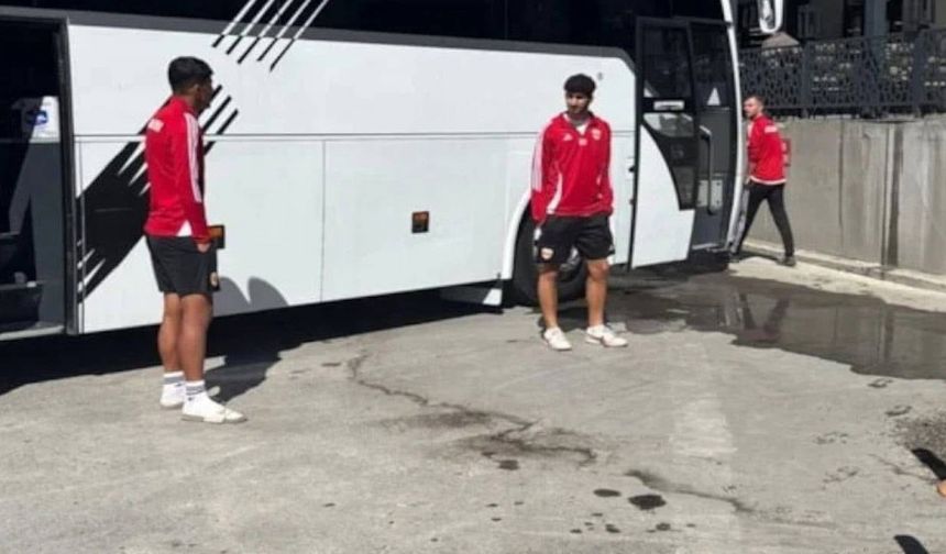 Hesap ödenmediği için futbolcular lokantada rehin kaldı