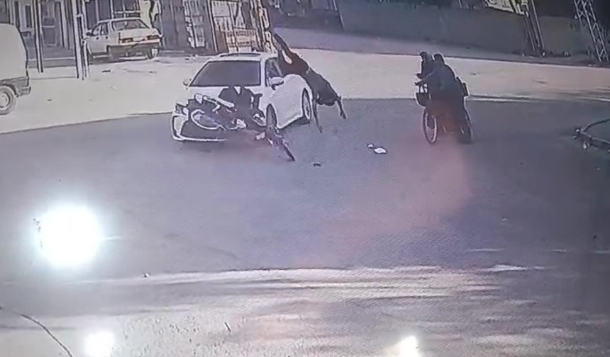 Motosiklet sürücüsü yaşlı çiftin üzerine uçtu