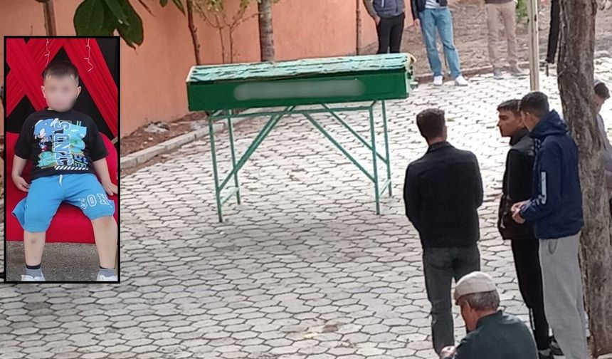 Okulda fenalaşan 7 yaşındaki çocuk hayatını kaybetti