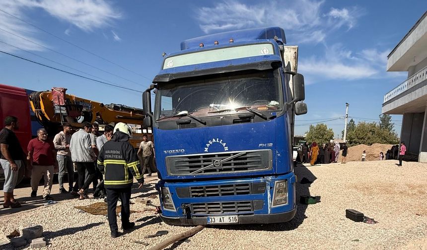 Lastiğini değiştirirken tırın altında kalan şoför yaşamını yitirdi