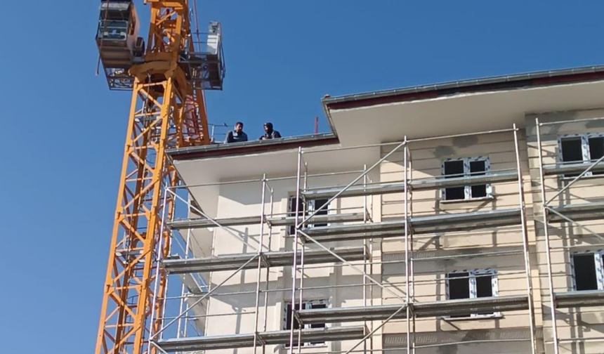 Maaşlarını alamayan işçiler intihar girişiminde bulundu