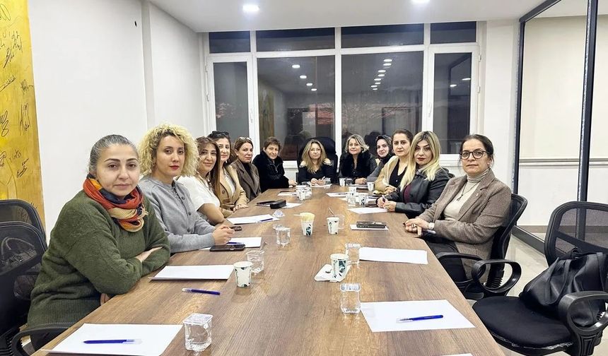 Amedspor'da kadın futbolunun geleceği masaya yatırıldı