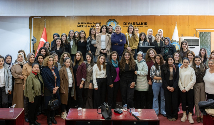 Diyarbakır’da kadın emekçiler taleplerini dile getirdi