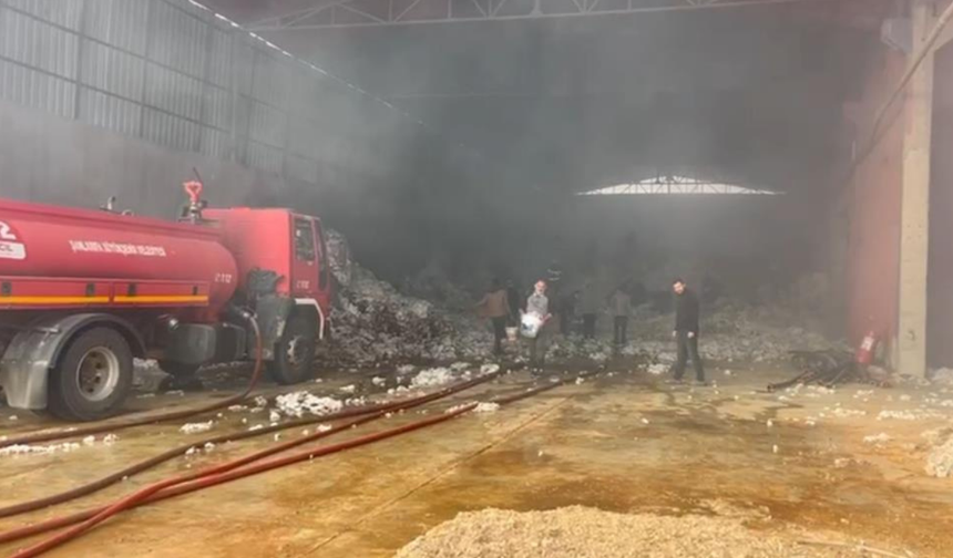 Şanlıurfa’da pamuk fabrikası alevlere teslim oldu