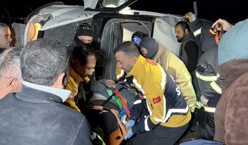 Takla atan minibüste can pazarı: Ekipler camları kırarak girdi