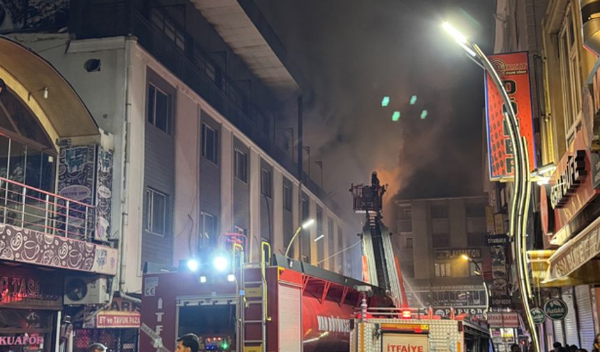 Van'da otel restoranı alevlere teslim oldu