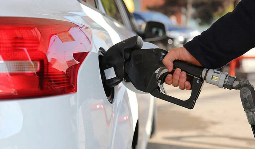 Benzin fiyatlarına yeni zam pompaya yansıdı