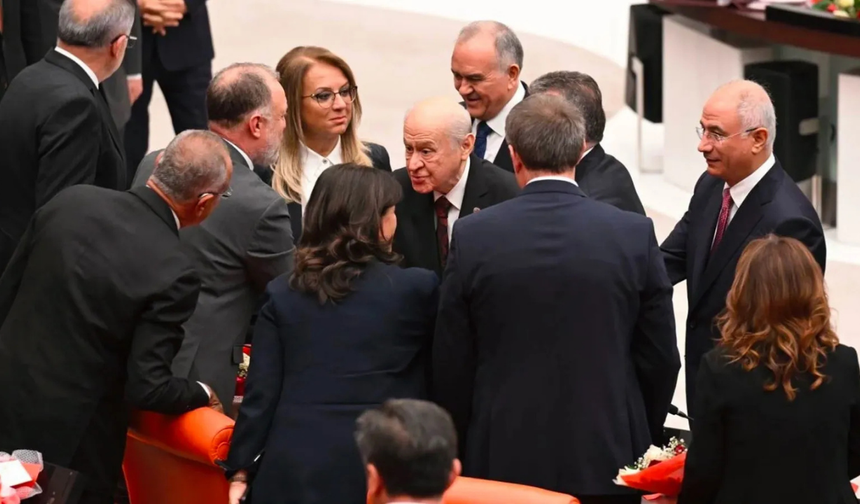 DEM Parti’den Bahçeli ile el sıkışma hatırlatıldı, süreç üzerine açıklama