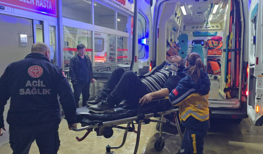 Fabrikaya işçi taşıyan minibüs kaza yaptı: 13 yaralı