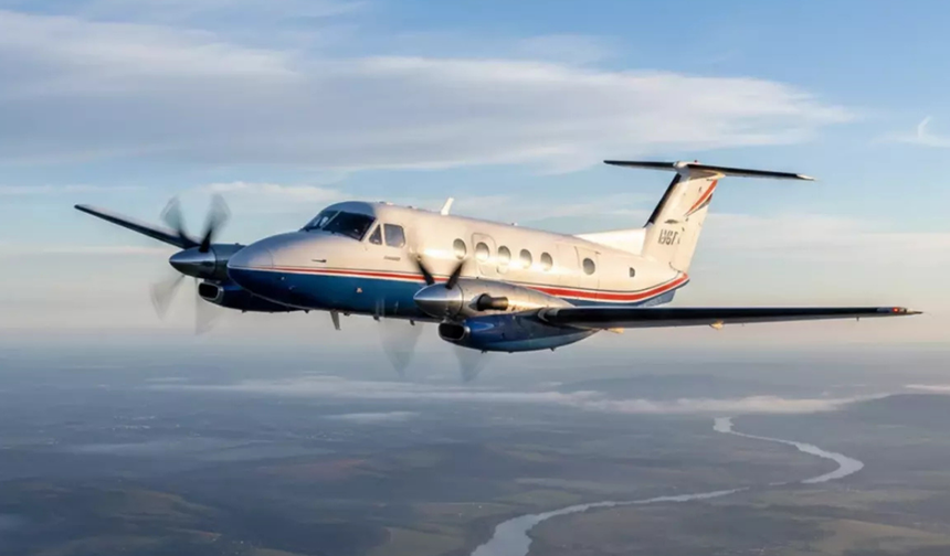 Uçak düştü: 15 kişi hayatını kaybetti